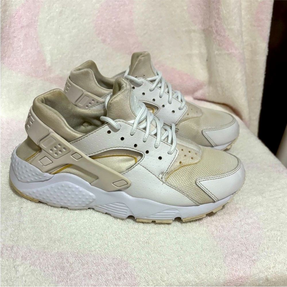 Nike Air Huarache Run
White Pure Platinum Size Youth 7 / women's 8.5
